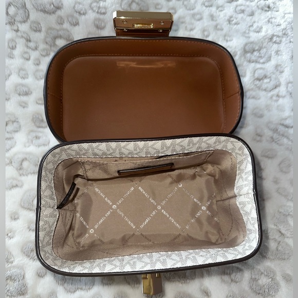 Michael Kors *Exclusive* Trunk Mini Bag - Picture 3 of 11